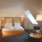 Alt Hotel 3*